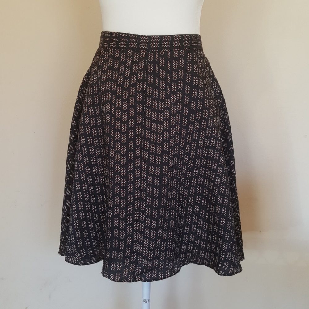 NWT LOFT Arrow Pattern Flippy Skirt size 6